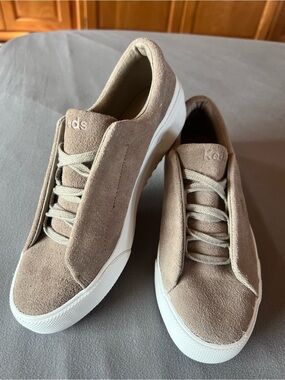 Keds Tan Slip On Suede Look Shoes Women’s Size 7, excellent condition
